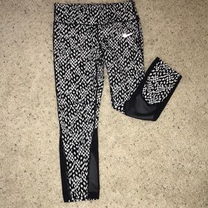 Nike Dri Fit Mesh Black & White Cropped Leggings